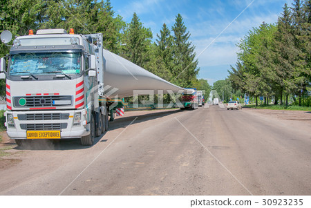 wind turbines on trailer 30923235
