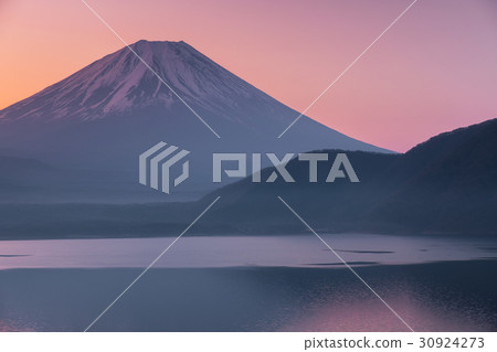 Lake motosu, Yamanashi, Japan. Lake motosu, Yamanashi, Japan. 30924273