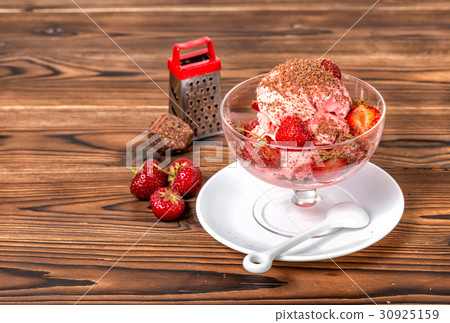stil life of dessert strawberry vanilla ice cream 30925159