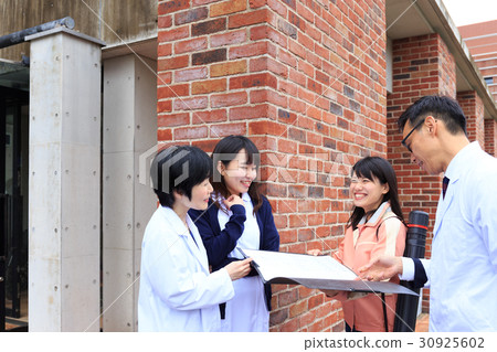 Business image Architect who will meet with medical personnel Business image Architect who will meet with medical personnel 30925602