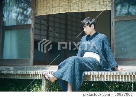 A man who is cool with a yukata on the edge A man who is cool with a yukata on the edge 30927005