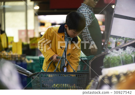 一個男孩購物苦難 一個男孩購物苦難 30927542