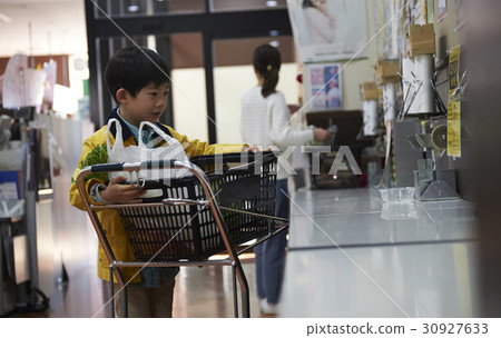 一個男孩購物苦難 30927633