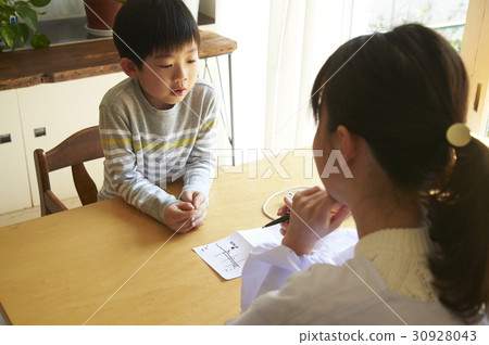 A boy confirming an obstinate destination 30928043