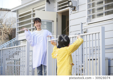 Hands waving mother 30928074