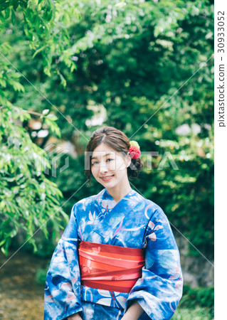 浴衣和祗園市的婦女 30933052