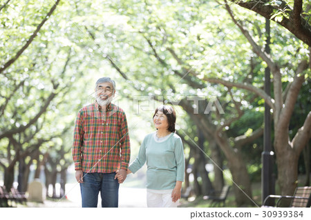 Fresh green senior oshidori couple Fresh green senior oshidori couple 30939384