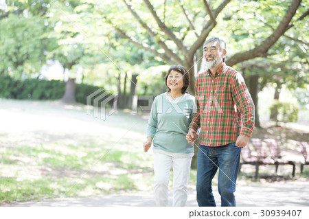 Fresh green senior oshidori couple Fresh green senior oshidori couple 30939407