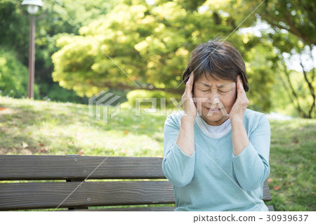 Senior headache 30939637