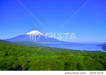 Landscape from Lake Yamanakako panoramic mountain of fresh green 30941876