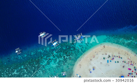 Aerial view of sandy beach with clear sea water. 30942016