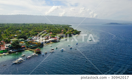 Aerial view of sandy beach with clear sea water. 30942017