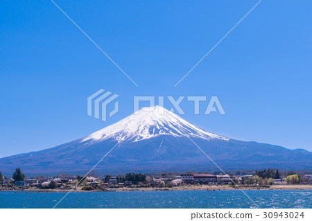 Fuji seen from the shipboard of the world cultural heritage Kawaguchiko Fuji seen from the shipboard of the world cultural heritage Kawaguchiko 30943024