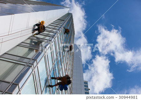 cleaning skyscrapers 30944981