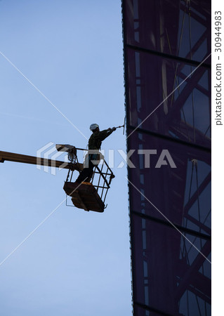 cleaning skyscrapers 30944983