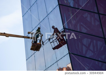cleaning skyscrapers 30944984