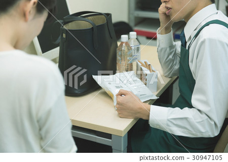 Shoplifting interrogation 30947105