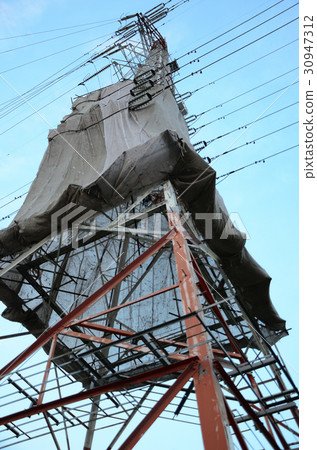 紅白輸電線路鐵塔重新粉刷 30947312