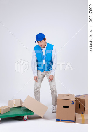 A delivery man 094 30947600