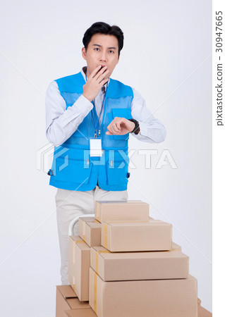 A delivery man 114 30947665