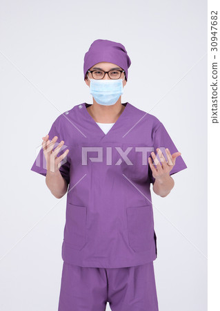 A doctor 171 30947682