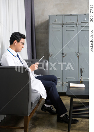 A doctor 271 A doctor 271 30947755