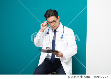 A doctor 276 A doctor 276 30947773
