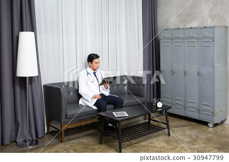 A doctor 266 A doctor 266 30947799