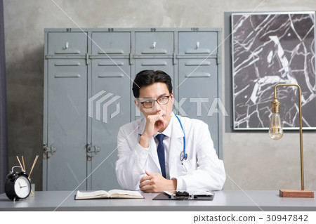 A doctor 287 30947842