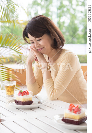 Photographing cooperation: Japan Economics University 30952632