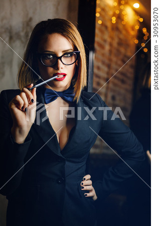 Femme fatale with glasses Femme fatale with glasses 30953070