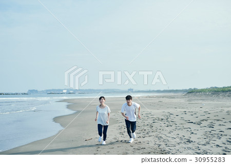 Men and women playing beach beach 30955283