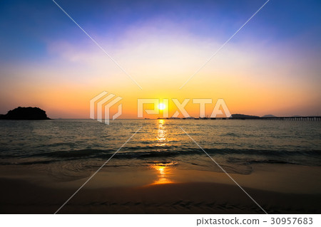 Beautiful sunset with reflection in the sea 30957683