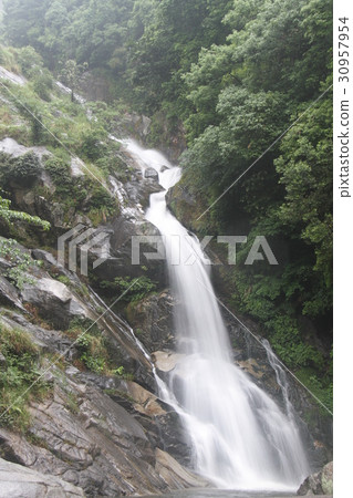 Waterfall on the way back from Ikasa River 30957954