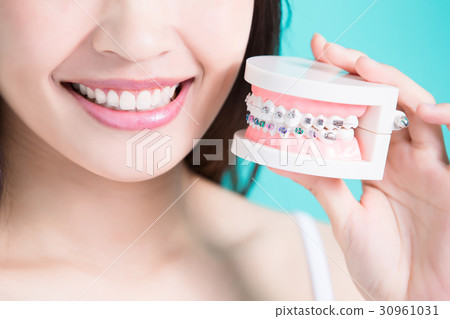 woman take false tooth 30961031