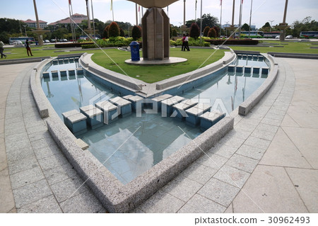 The waterway in front of the Blue Mosque The waterway in front of the Blue Mosque 30962493