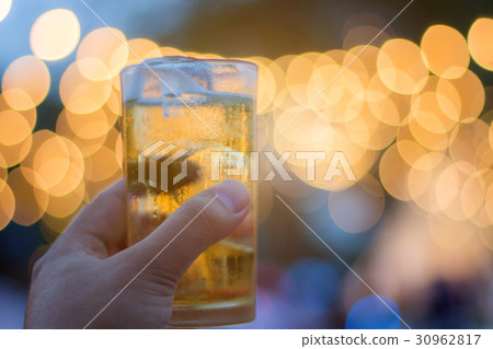 drink beer ceremony 30962817