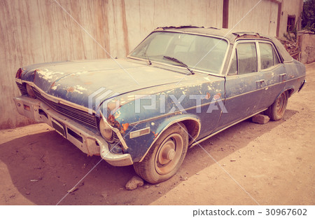 Old rusty car 30967602
