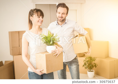 Young people move into a new apartment. 30975637