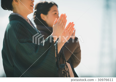 拜拜 祈禱安全分娩 父母和小孩 30976611