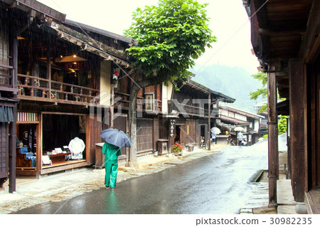 雨妻子的房子 30982235