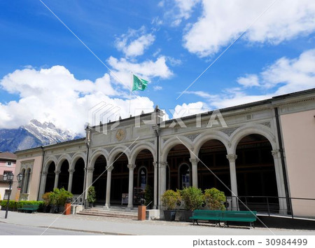 Switzerland · Bird Ragged's hot spa town Switzerland · Bird Ragged's hot spa town 30984499