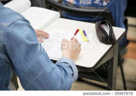 補習學校·大學學習手 補習學校·大學學習手 30987679