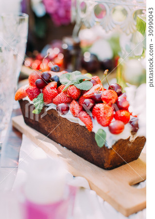 The close-up portrait of the delicious cake 30990043