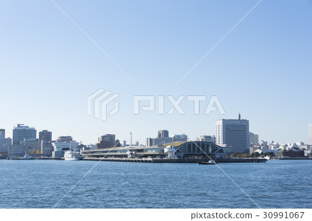 Yokohama Minato-kyo Bridge seen from the sea Yokohama Minato-kyo Bridge seen from the sea 30991067
