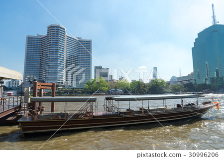 在湄南河上航行 30996206