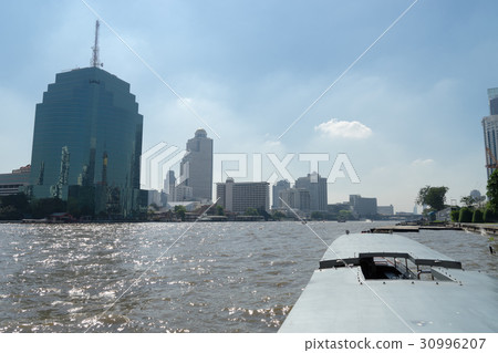 沿著從船上看到的湄南河的景觀 30996207