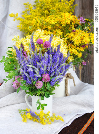 Beautiful bouquets of bright wildflowers 30998643