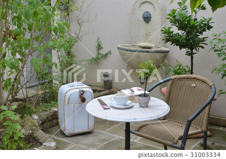 Suitcase and Table 31003334