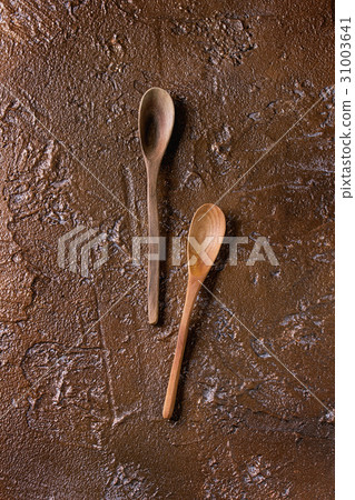 Two wooden spoons 31003641